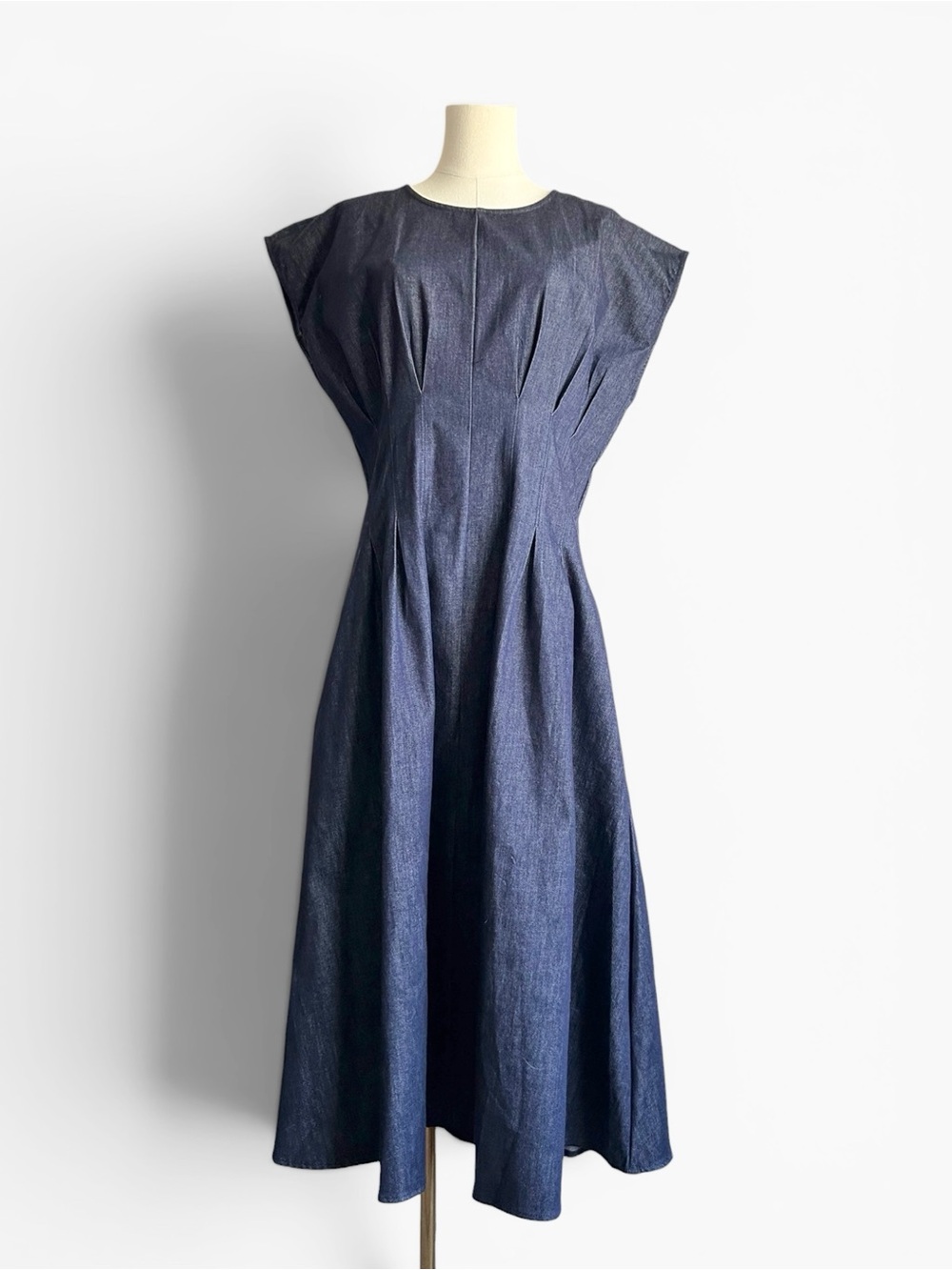 THML Cecile Cap Sleeve Pleated Denim Midi Dress Medium - Picture 2 of 8